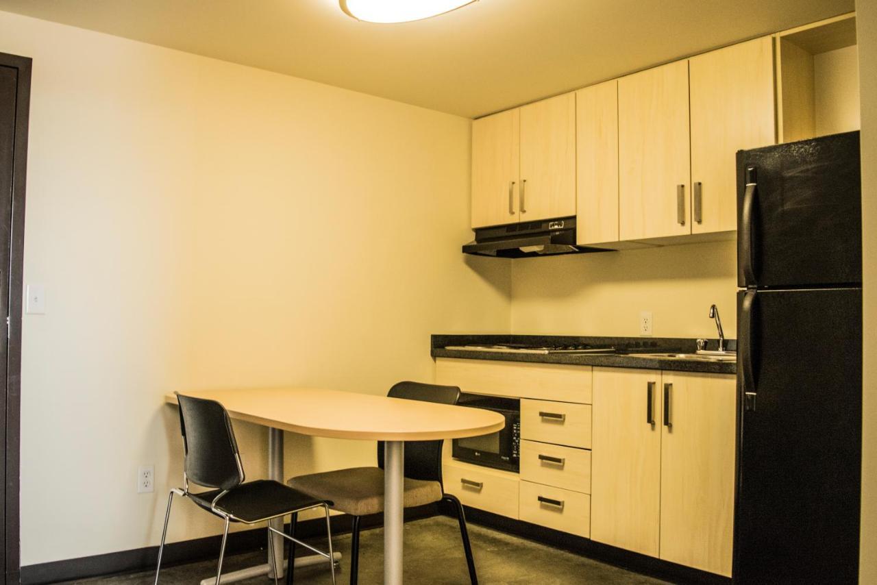 Sait Residence & Conference Centre - YYC Екстериор снимка